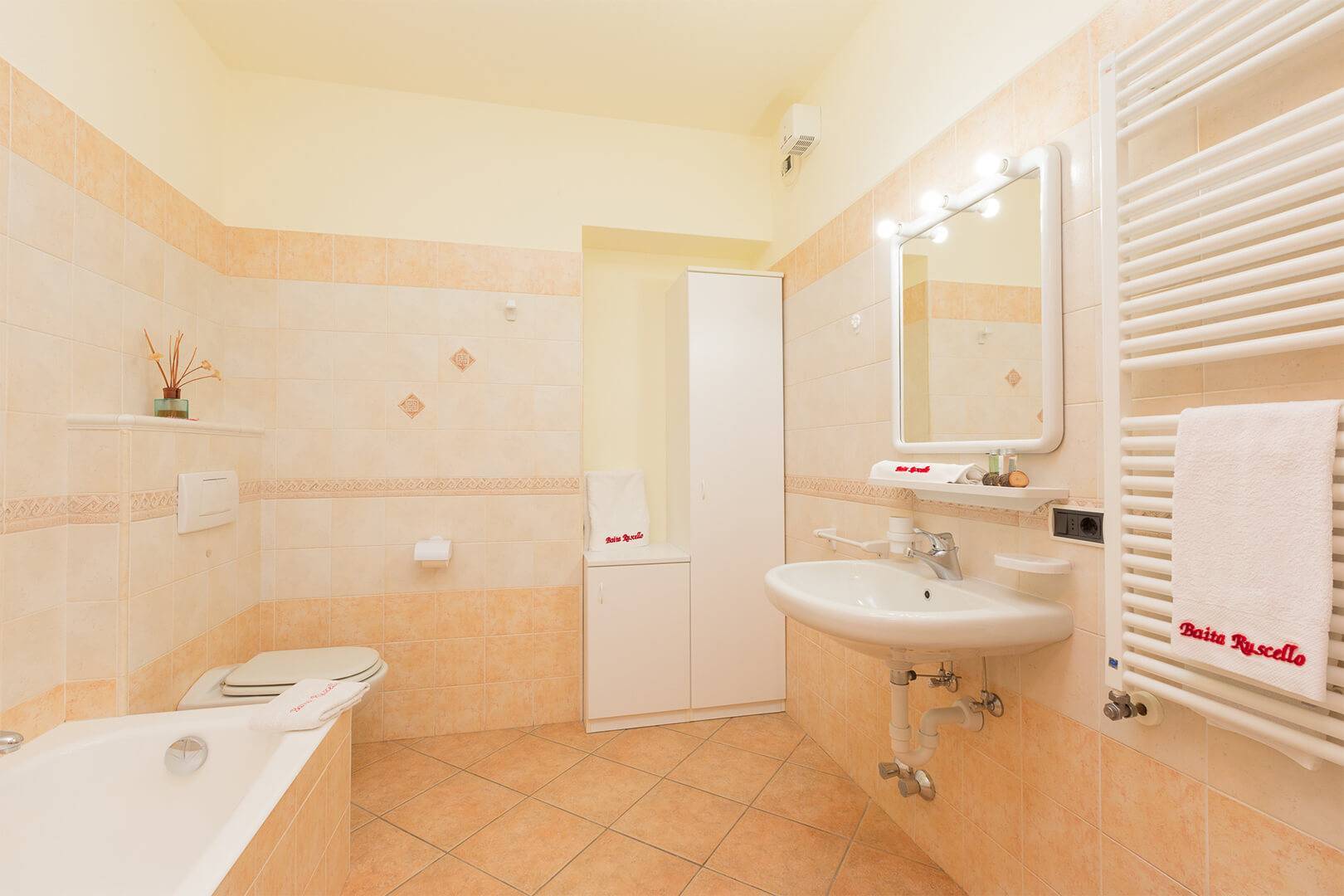 Large bathroom in your apartment in Livigno