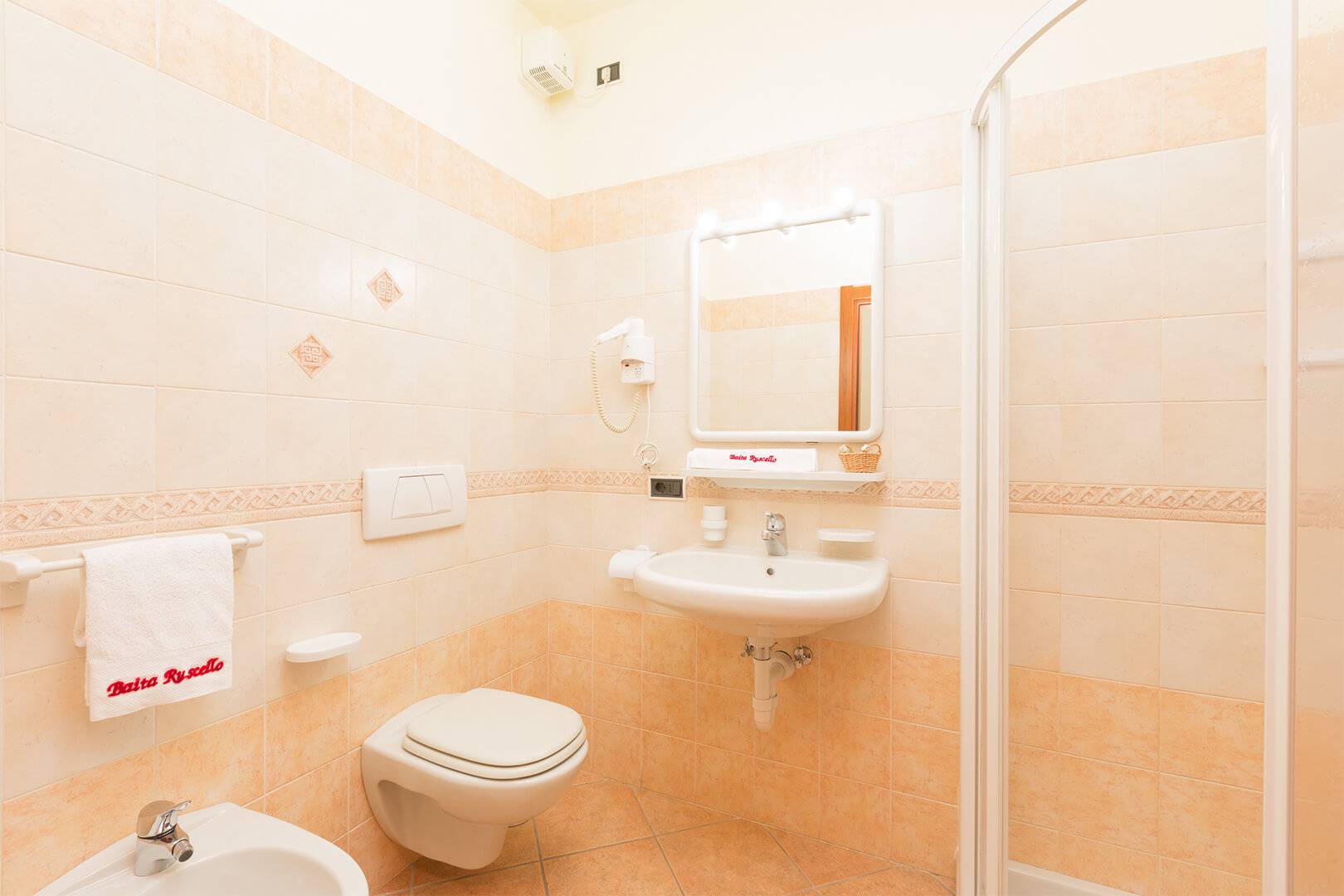Bathroom Bianco Apartment